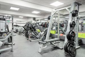Fitness centrum a/nebo fitness zařízení v ubytování Best Western Plus Airport Hotel