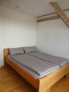 a bed in the corner of a room at Apartments in Fischbach bei Dahn - Pfälzerwald 42914 in Fischbach