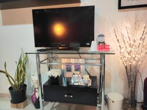 TV na stojaku z telewizorem w obiekcie Casa Cristal w mieście Cancún +18 zdjęć