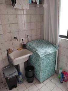 Bathroom sa Residencial D'itália "Praia de Piedade com garagem"
