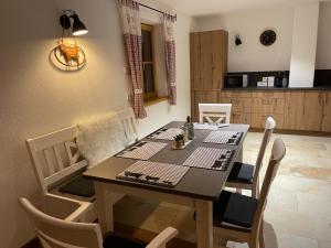 a dining room table and chairs in a kitchen at Ilgerhof Ferienwohnungen in Oberaudorf