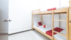 Krevet ili kreveti na sprat u jedinici u okviru objekta RedDoorz @ SCJS INN Buug Sibugay