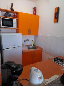 Kuchyň nebo kuchyňský kout v ubytování Apartment in Pag with sea view, terrace, air conditioning, WiFi (4891-1)