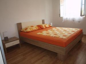 Posteľ alebo postele v izbe v ubytovaní Apartment in Slatine with sea view, balcony, air conditioning, Wi-Fi (4784-2)