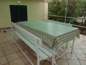 Balkón alebo terasa v ubytovaní Apartment in Slatine with sea view, balcony, air conditioning, Wi-Fi (4784-2)