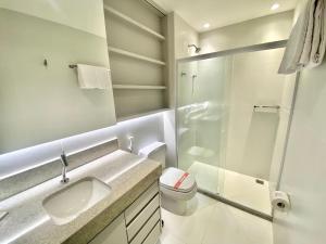 Ett badrum på Edifício SKY Apto 909 - ER Hospedagens