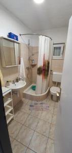 Kúpeľňa v ubytovaní Apartment in Sevid with Seaview, Terrace, WIFI (4746-3)