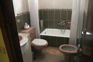 Kúpeľňa v ubytovaní Vivienda Vacacional Paseo Mirabal + 37 fotografií