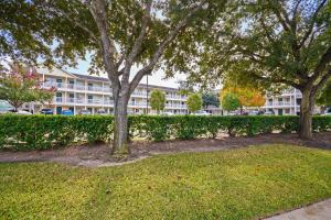 Zahrada ubytování InTown Suites Extended Stay Select Houston TX - Stafford