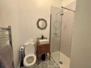 Gallery image of Traditional Cottage in West Kilbride Village in Seamill +24 photos