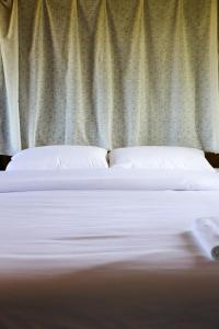 Postel nebo postele na pokoji v ubytování Farm Cabin Hang Tueng Farm Stay Vacation rental Chiang Mai