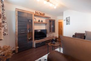 TV a/nebo společenská místnost v ubytování Hotel Victoria