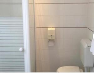 Bilik mandi di HOTEL DE LISIEUX