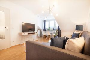 a living room with a couch and a television at CenterApartment, WIFI, SmartTV, full Kitchen, Netflix, Pottbude in Essen in Essen
