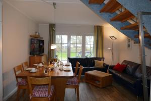 a living room with a table and a couch at Hus-Hiddensee in Vitte