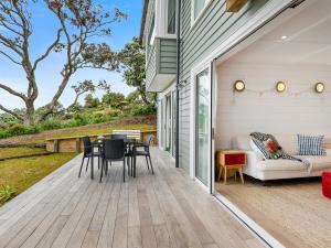 Rõdu või terrass majutusasutuses MaiMoana - Hatfields Beach Cliff-Top Retreat