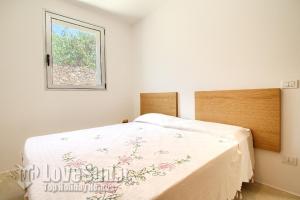 A bed or beds in a room at Casa con accesso diretto al mare by LoveSud
