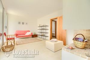 A bed or beds in a room at Casa con accesso diretto al mare by LoveSud