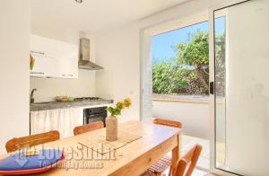 A kitchen or kitchenette at Casa con accesso diretto al mare by LoveSud