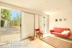A seating area at Casa con accesso diretto al mare by LoveSud