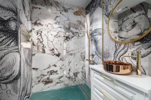 Kúpeľňa v ubytovaní Luxury Apartment with SAUNA - Old Town - GOLD