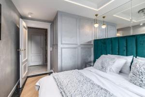 Posteľ alebo postele v izbe v ubytovaní Luxury Apartment with SAUNA - Old Town - GOLD
