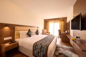 Postel nebo postele na pokoji v ubytování Renest Haridwar + 23 fotografií