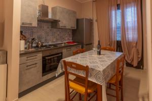 Kuchyň nebo kuchyňský kout v ubytování Villa Vimani