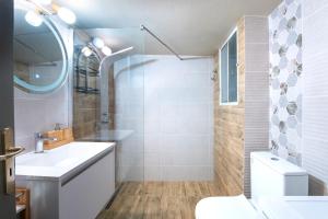A bathroom at Vintage House near Downtown Még 37 kép