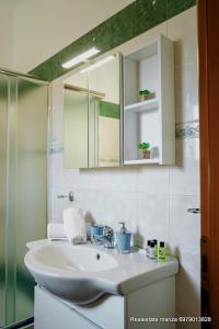 Bilik mandi di marietta city center apartments Nafplio