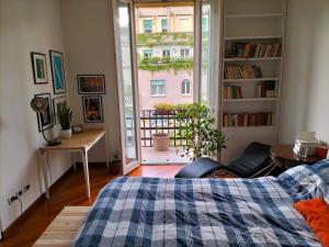 A bed or beds in a room at Stanza nr 4 in appartamento incantevole in zona Solari