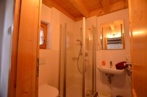 a bathroom with a shower and a sink at Feriendorf Via Claudia Haus 58 Alpenliebe in Lechbruck +20 photos