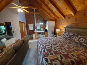 a bedroom with a bed and a couch in a room at Foxy Lady #1531 in Gatlinburg