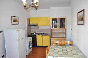 Appartamenti Primula Unoにあるキッチンまたは簡易キッチン