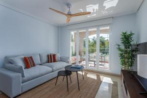 A seating area at Los Eucaliptos Appartement deux chambres Chez Stefan