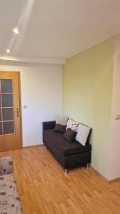 Posedenie v ubytovaní Simple 3-room apartment