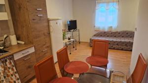 Kuchyňa alebo kuchynka v ubytovaní Simple 3-room apartment