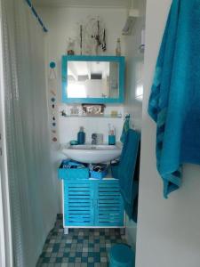 a bathroom with a sink and a mirror at MAISON MER LA NOE in Saint-Cast-le-Guildo
