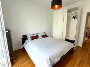 Posteľ alebo postele v izbe v ubytovaní L'appartement Lecourbe