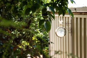 Gallery image of Maldon Cosy Garden Cottage - Charming One Room Studio in Maldon +13 photos