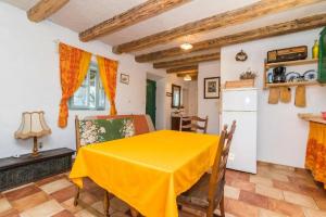 Kuchyňa alebo kuchynka v ubytovaní Lavender Cottage + 21 fotografií