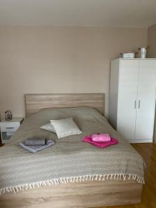 Postel nebo postele na pokoji v ubytování Apartman Stojadinović