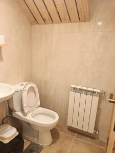 a bathroom with a toilet and a sink at Villetta di Faraya in Fārayyā