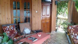 Posezení v ubytování Secret View Homestay Ella