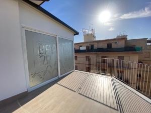 A balcony or terrace at Casa Vacanze Alla Zisa
