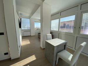 A television and/or entertainment centre at Casa Vacanze Alla Zisa