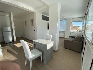 A kitchen or kitchenette at Casa Vacanze Alla Zisa