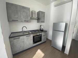 A kitchen or kitchenette at Casa Vacanze Alla Zisa