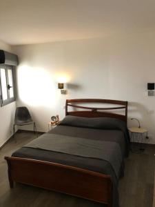 Postel nebo postele na pokoji v ubytování Le SAN PETRONE-TOUR EN PIERRE EN CENTRE CORSE ENTRE MER ET MONTAGNE