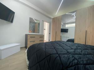 A television and/or entertainment centre at Casa Vacanze Alla Zisa